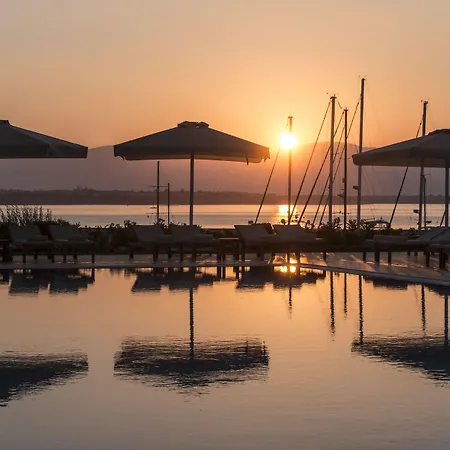 Yacht Club-2